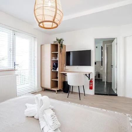 Marley's Beachhouse - Luxury Guest With Balcony זנדוורט