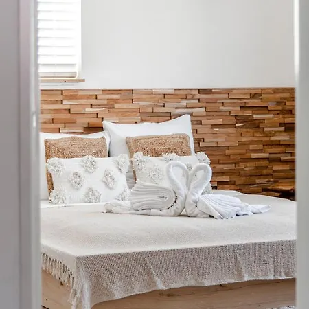 Marley's Beachhouse - Luxury Guest With Balcony בית הארחה