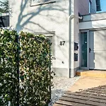 Marley's Beachhouse - Luxury Guest With Balcony