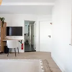Marley's Beachhouse - Luxury Guest With Balcony Guest house 3*