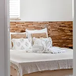 Marley's Beachhouse - Luxury Guest With Balcony Guest house