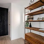 Marley's Beachhouse - Luxury Guest With Balcony Guest house