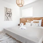 Marley's Beachhouse - Luxury Guest With Balcony 3*