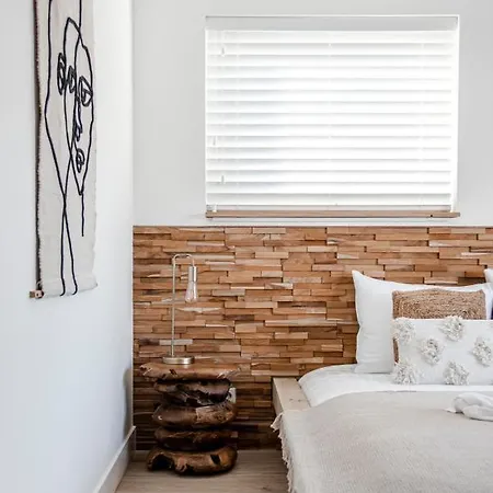 Marley's Beachhouse - Luxury Guest With Balcony