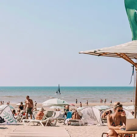 Marley's Beachhouse - Luxury Guest With Balcony 게스트하우스