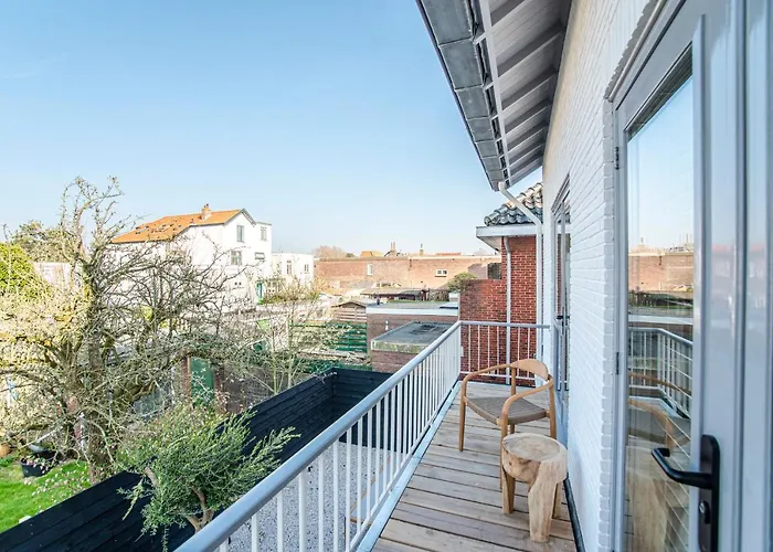 게스트하우스 Marley's Beachhouse - Luxury Guest With Balcony 잔드보르트