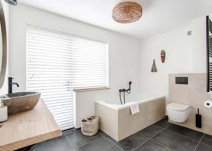 게스트하우스 Marley's Beachhouse - Luxury Guest With Balcony 잔드보르트