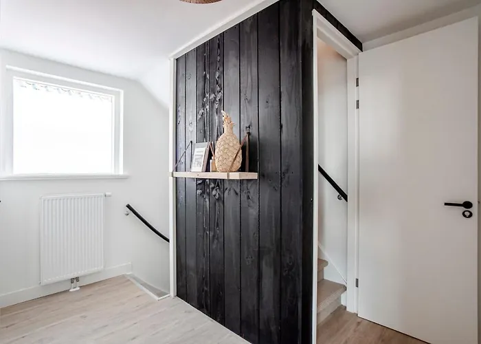 Marley's Beachhouse - Luxury Guest With Balcony 3*