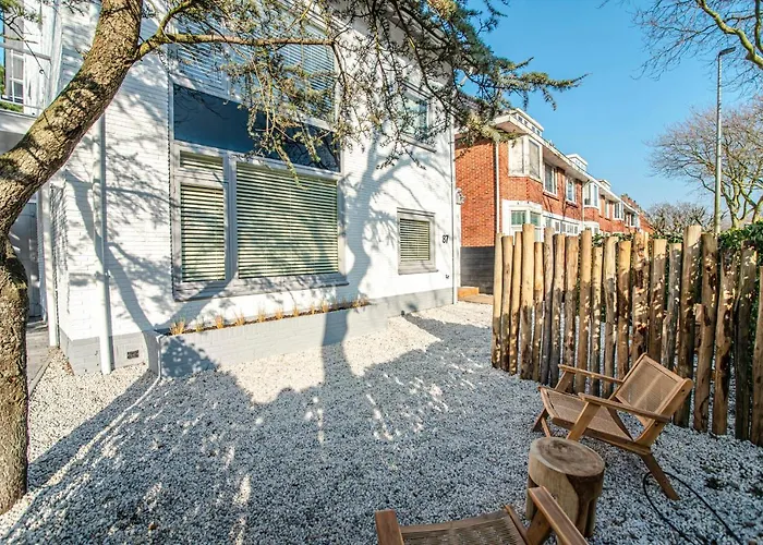 Marley's Beachhouse - Luxury Guest With Balcony 게스트하우스