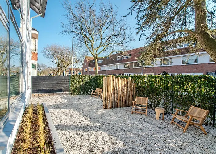 Marley's Beachhouse - Luxury Guest With Balcony 게스트하우스