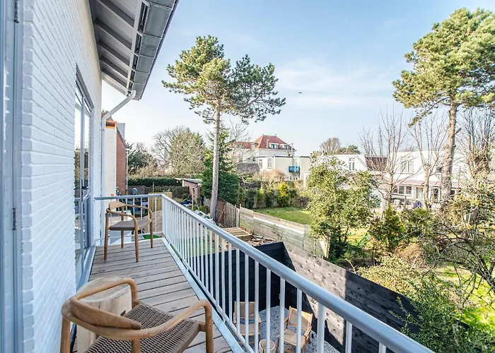 Marley's Beachhouse - Luxury Guest With Balcony 3* 잔드보르트