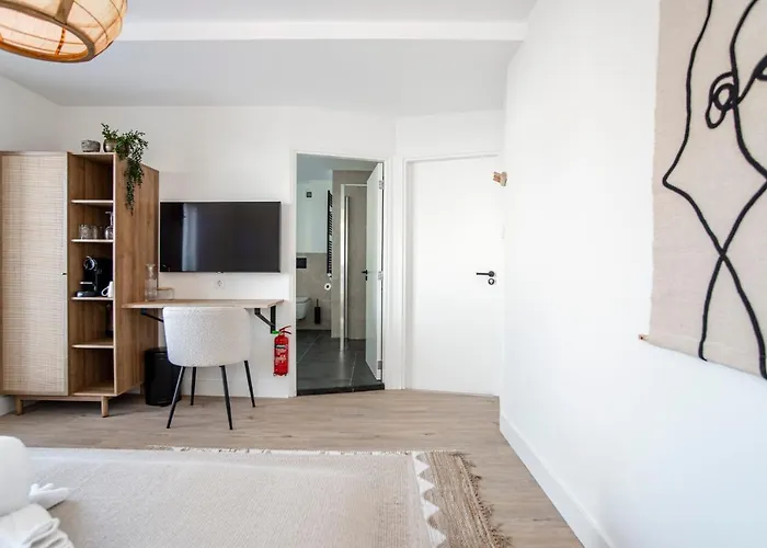 Marley's Beachhouse - Luxury Guest With Balcony 게스트하우스 3*