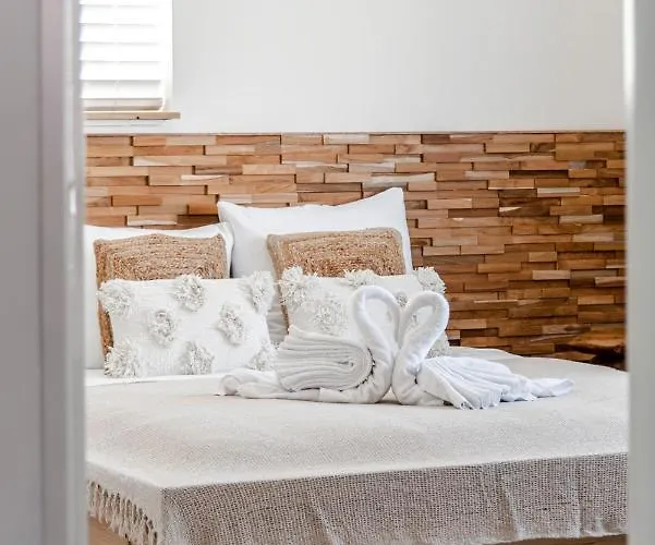 Marley's Beachhouse - Luxury Guest With Balcony 게스트하우스