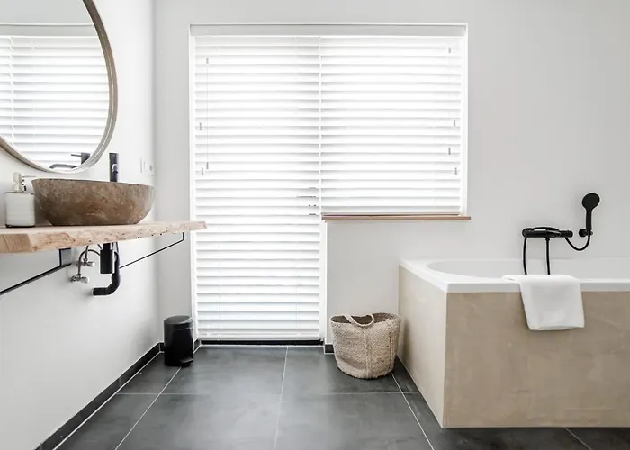 게스트하우스 Marley's Beachhouse - Luxury Guest With Balcony 3*