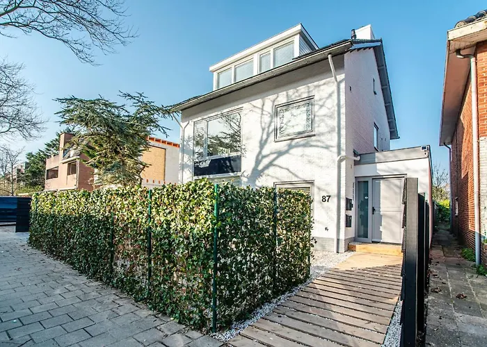 게스트하우스 Marley's Beachhouse - Luxury Guest With Balcony 3*