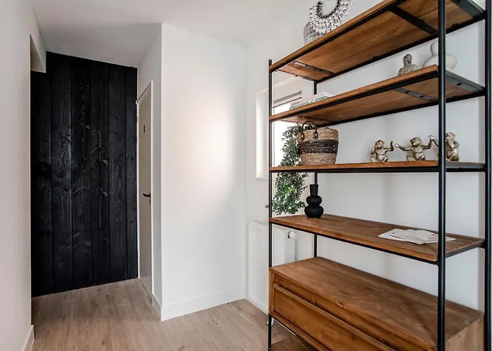 Marley's Beachhouse - Luxury Guest With Balcony 게스트하우스