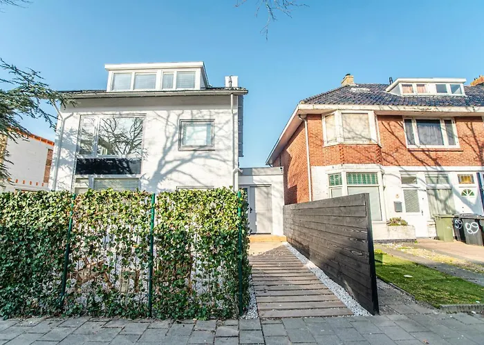 Marley's Beachhouse - Luxury Guest With Balcony 3*