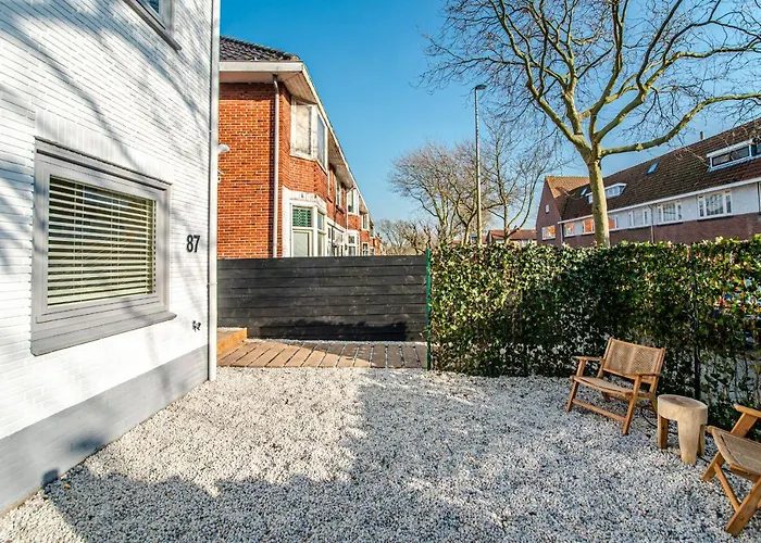 Marley's Beachhouse - Luxury Guest With Balcony 3*