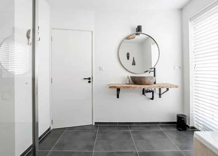 Marley's Beachhouse - Luxury Guest With Balcony 게스트하우스 3*