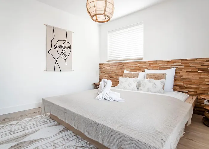 Marley's Beachhouse - Luxury Guest With Balcony 3*