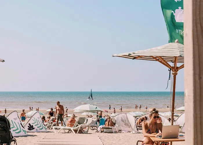 Marley's Beachhouse - Luxury Guest With Balcony 게스트하우스